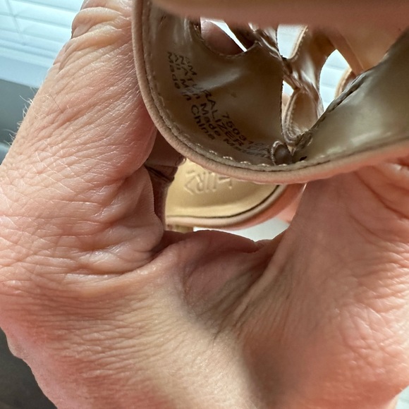 Heels - Picture 4 of 4